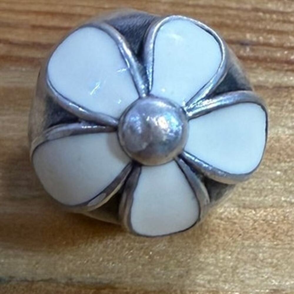 Pandora 790433EW White Daisy Flower Enamel Charm S925 ALE Sterling Retired